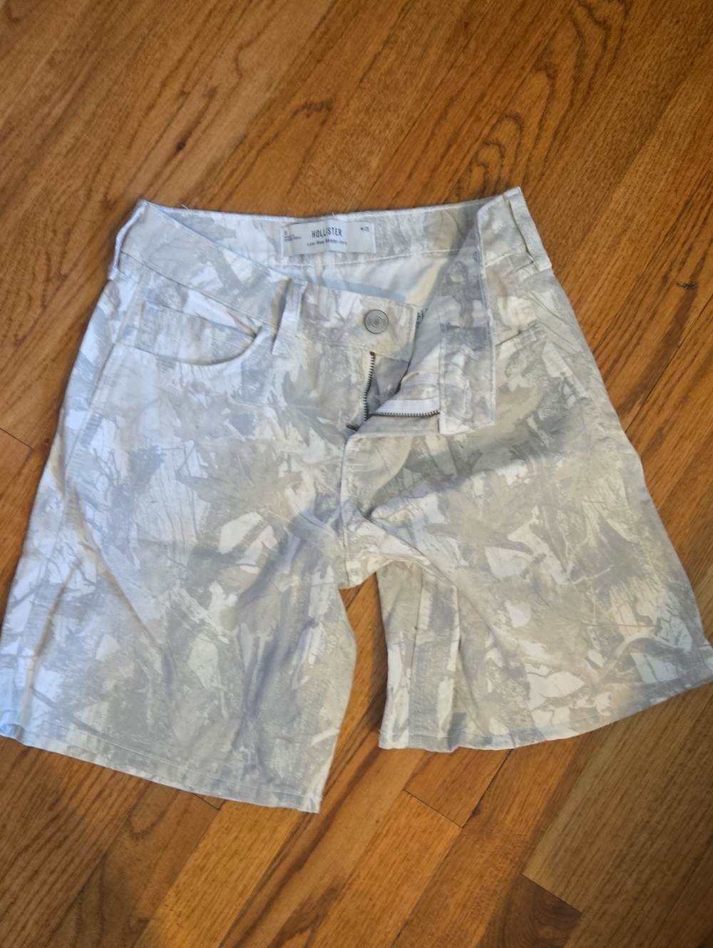 Hollister Women's Light Gray Printed Shorts